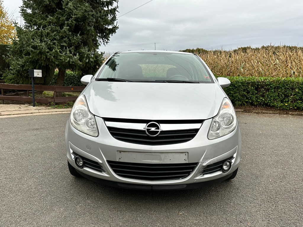 Opel Corsa D 1.2 Essence Euro 4 135000km Airco Carnet